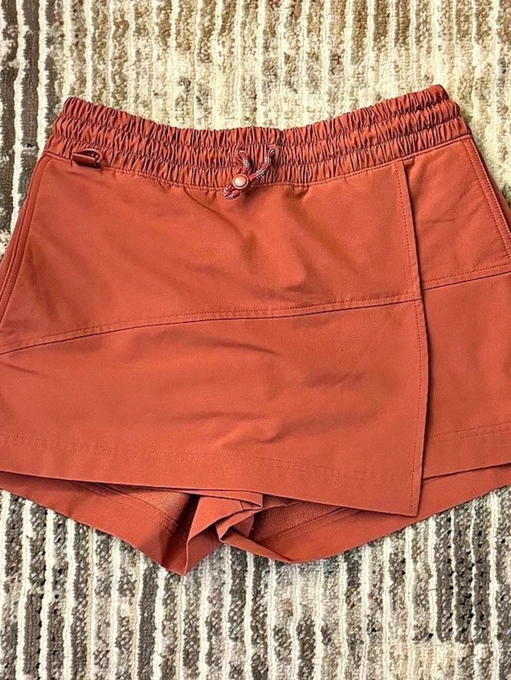Old Navy StretchTech Athletic Shorts in Orange Size Small